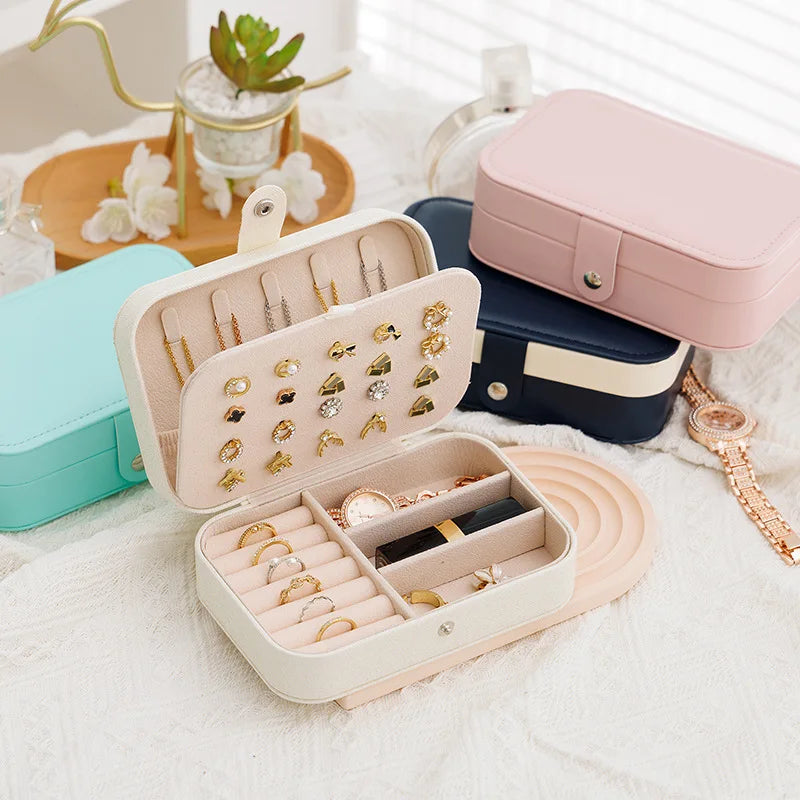 Compact travel jewellery case