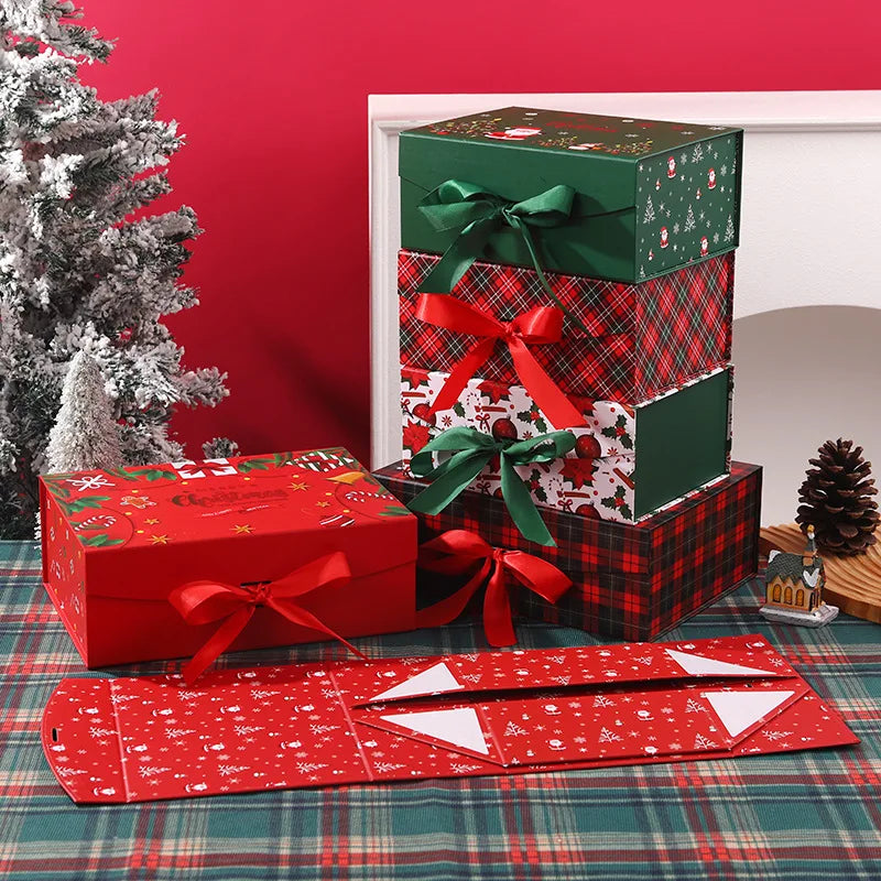 Christmas presentation box with magnetic lid
