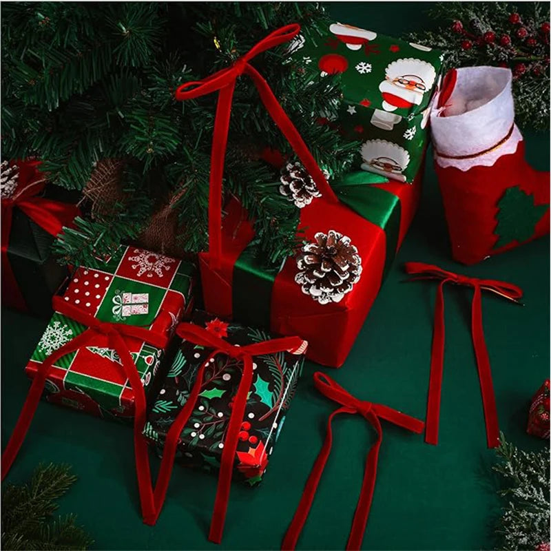 Vintage velvet bows on a Christmas tree
